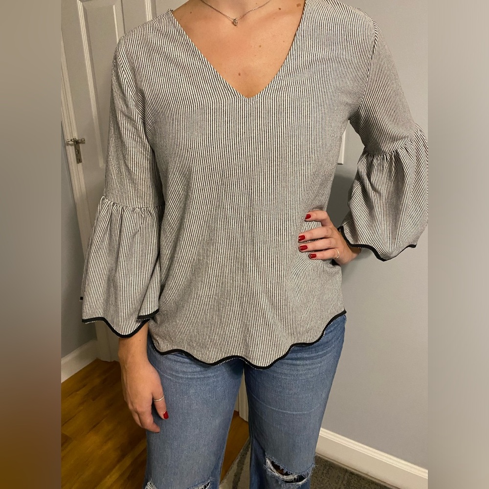 Very J Striped V-Neck Blouse Scalloped Hems Bell Sleeve 100% Cotton Size Large L